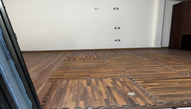 Cho thuê nhà ở hộ gia đình, nhóm 6 người Phố Thanh Nhàn  3 tầng, 2 ngủ, 8 Triệu